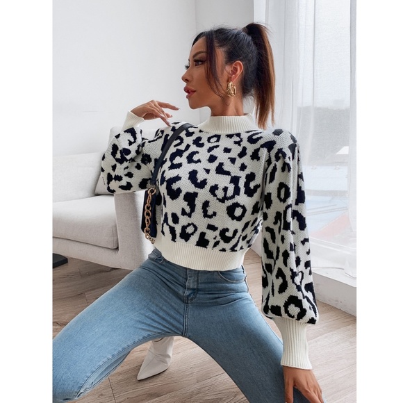 Cheetah Print White Crop Sweater Bishop Sleeve - Picture 4 of 9